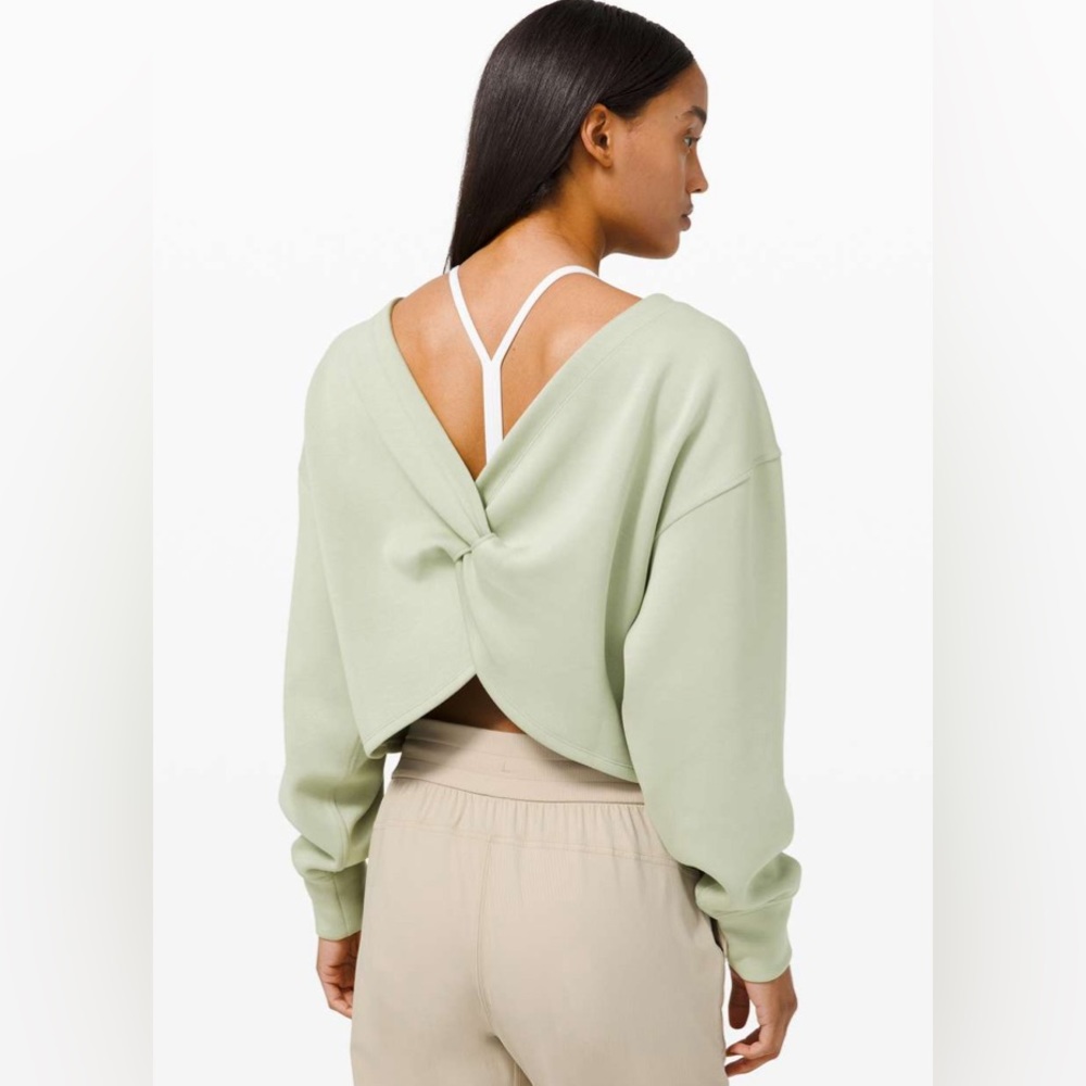 Lululemon twist back-to-front pullover